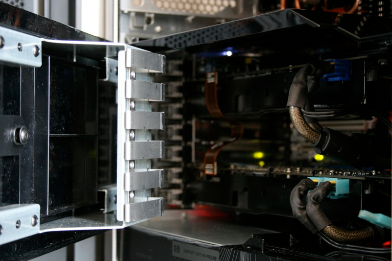 Illustration for article titled The Love Child of HP and Voodoo: Blackbird 002 Gaming PC Photos and Impressions